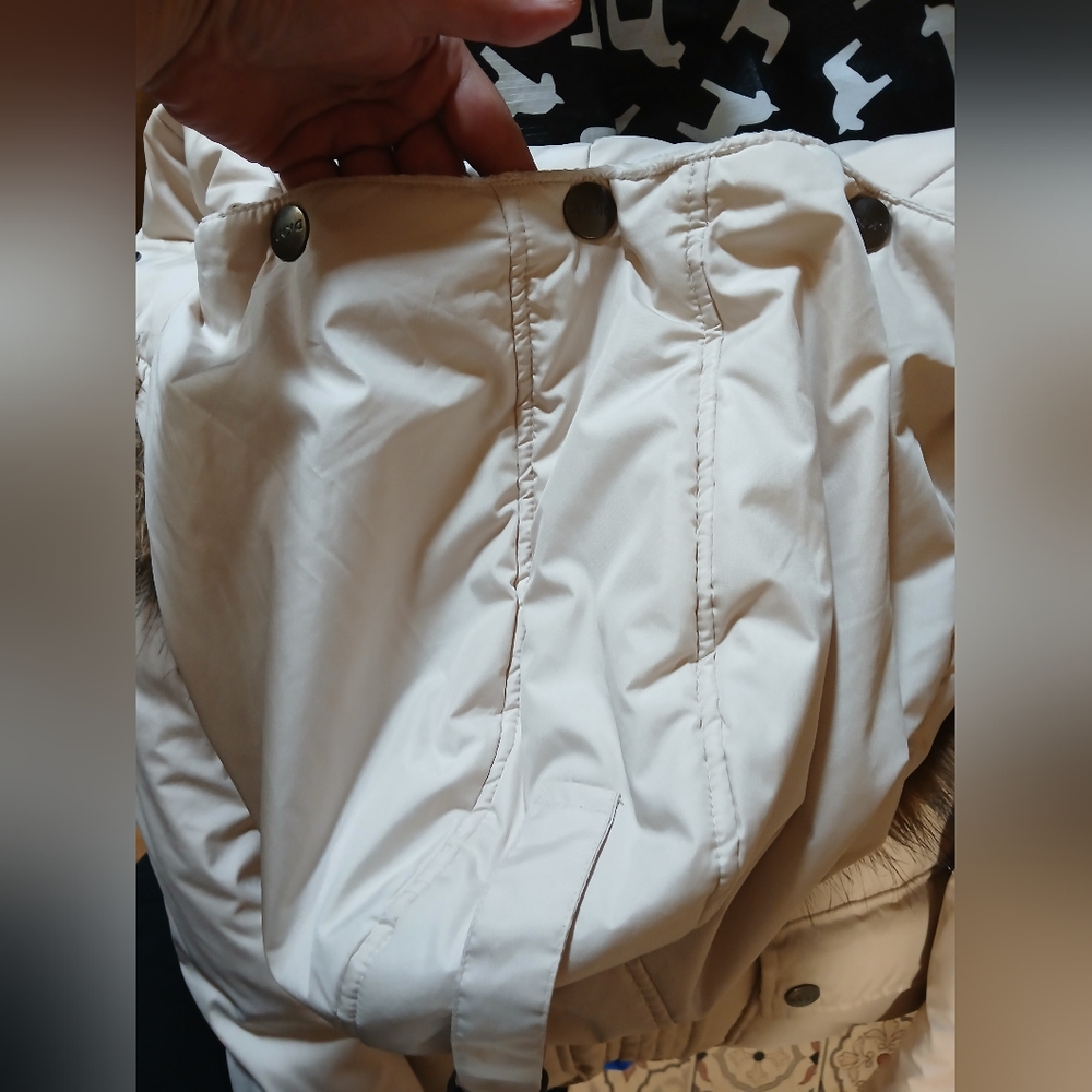 DKNY Cream Puffer Jacket with Fur Trim- Womans Size Small Oversized For Comfort. - Picture 6 of 17